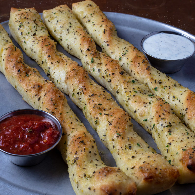 Salads & Breadsticks – Mississippi Pizza Pub & Atlantis Lounge